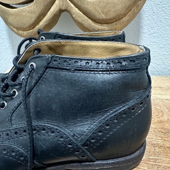 Frye Mens Lace Up Boots Sz 8 D Wingtip Chukkas Mid Top Ankle Dress Black Leather - Picture 2 of 8